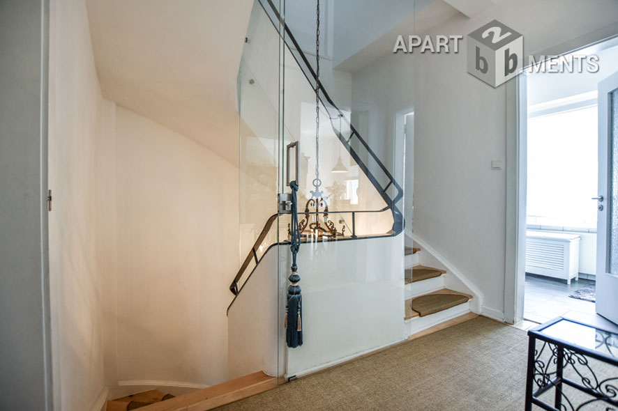 Mediterran möblierte Maisonettewohnung in Köln-Braunsfeld