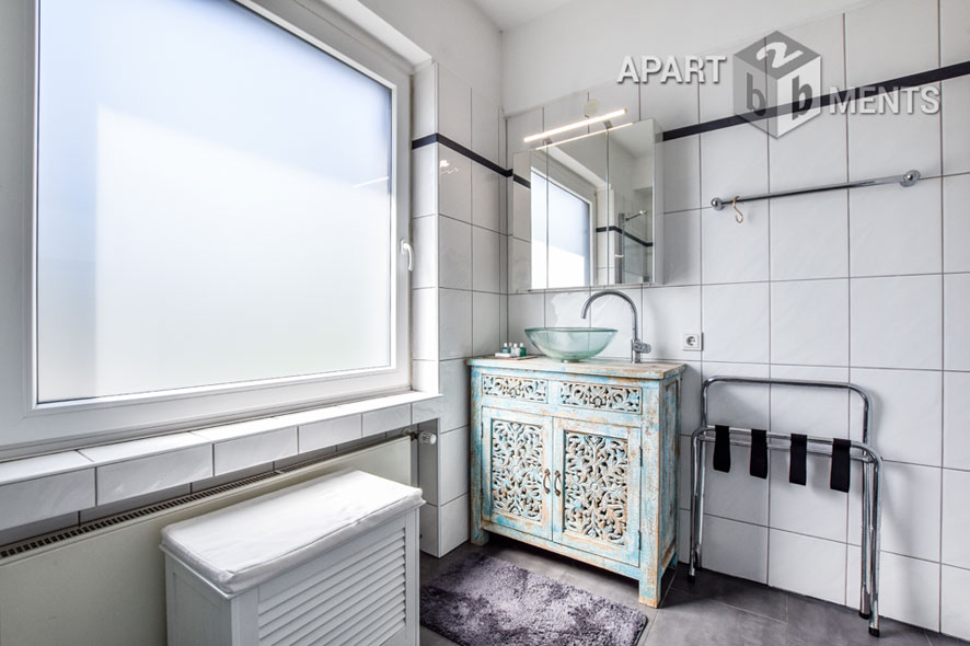 Mediterran möblierte Maisonettewohnung in Köln-Braunsfeld