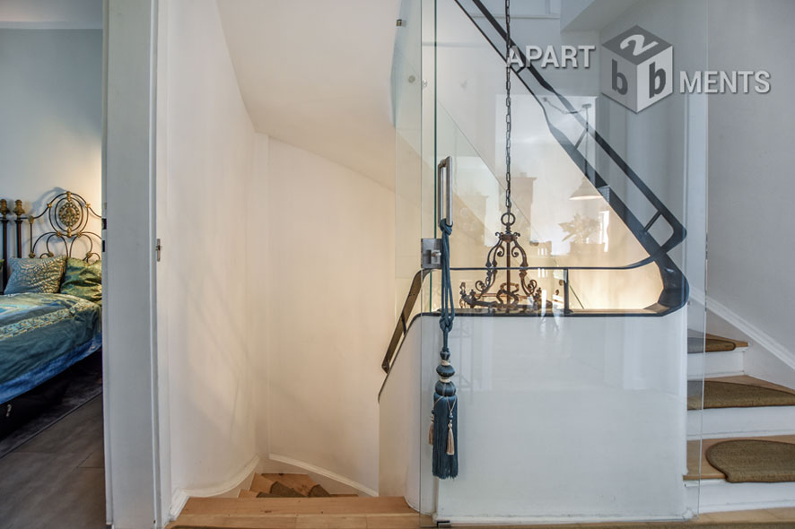 Mediterran möblierte Maisonettewohnung in Köln-Braunsfeld