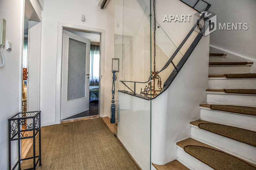 Mediterran möblierte Maisonettewohnung in Köln-Braunsfeld