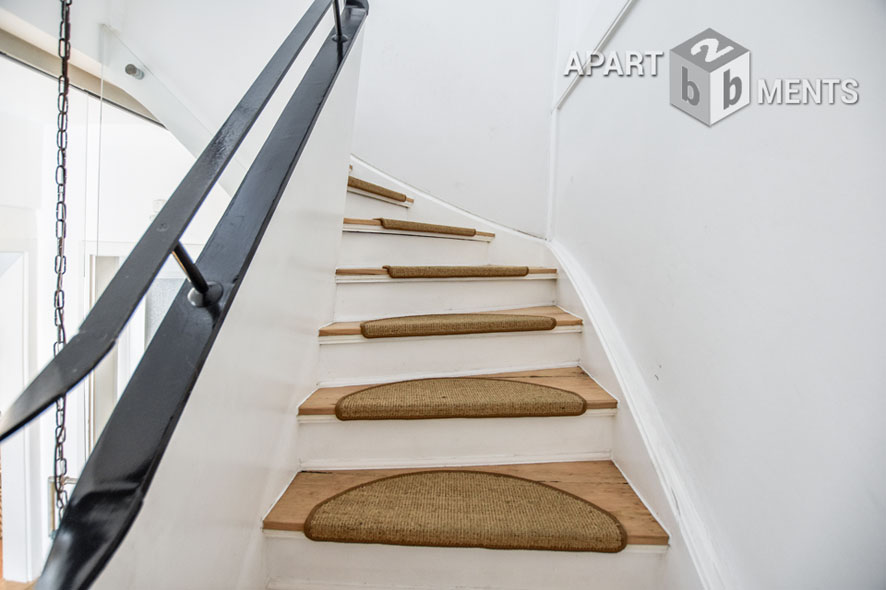 Mediterran möblierte Maisonettewohnung in Köln-Braunsfeld