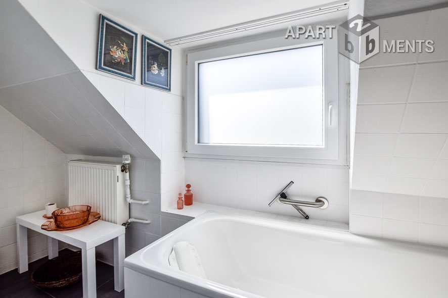 Mediterran möblierte Maisonettewohnung in Köln-Braunsfeld