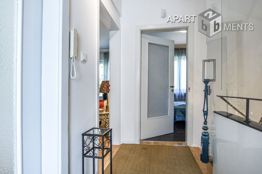 Mediterran möblierte Maisonettewohnung in Köln-Braunsfeld
