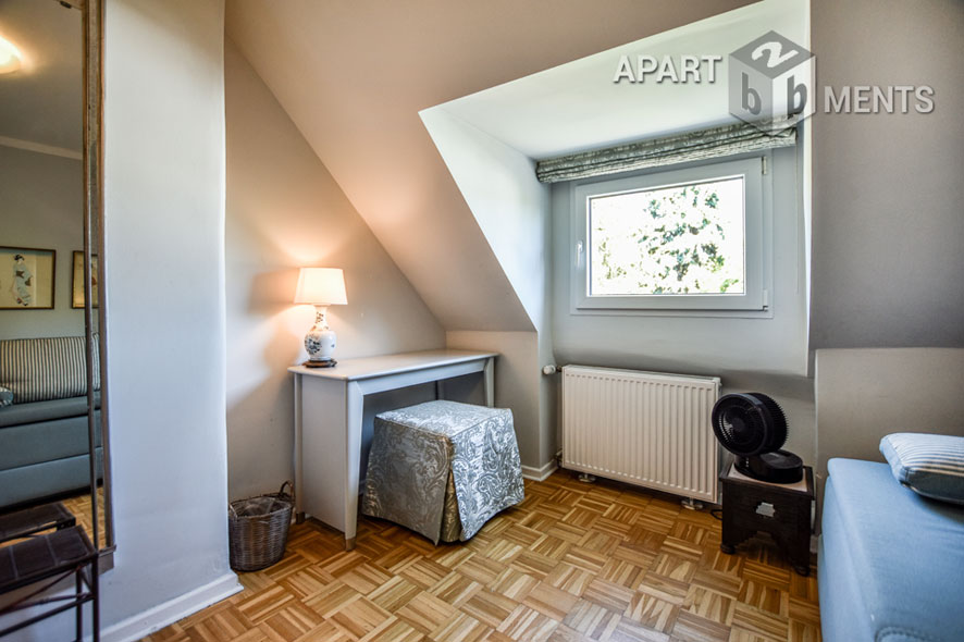 Mediterran möblierte Maisonettewohnung in Köln-Braunsfeld