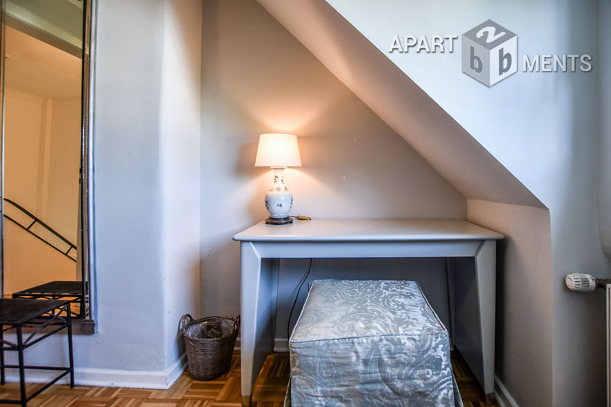Mediterran möblierte Maisonettewohnung in Köln-Braunsfeld