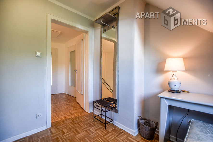 Mediterran möblierte Maisonettewohnung in Köln-Braunsfeld