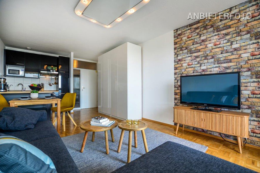 Modernly furnished apartment with skyline view in Cologne-Riehl