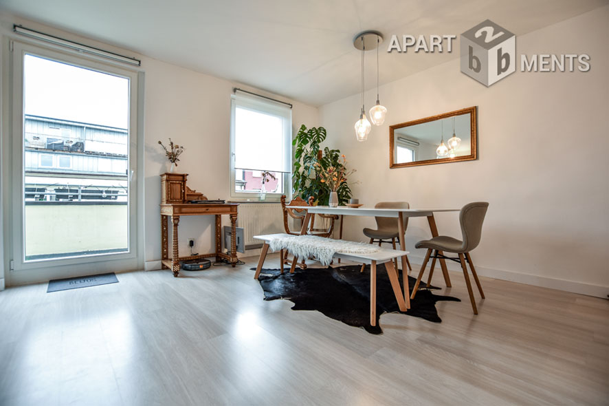 Modern furnished apartment with two balconies in Cologne-Neustadt-Süd