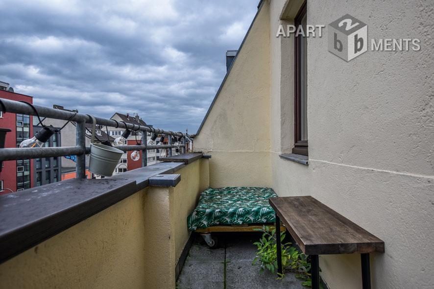 Modern furnished apartment with two balconies in Cologne-Neustadt-Süd