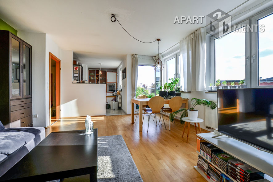 Modern furnished apartment with balcony in Cologne-Neuehrenfeld