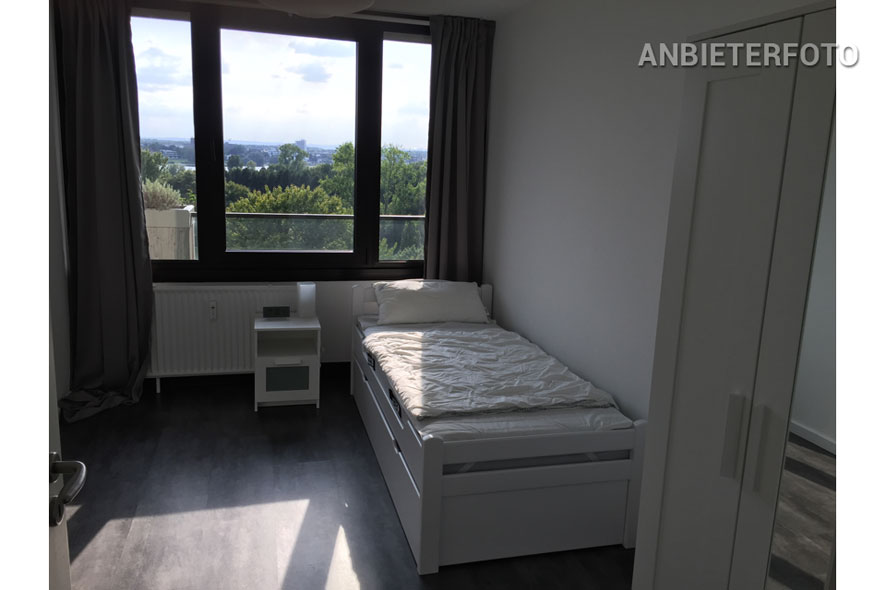 Modern möblierte Wohnung mit Blick in die Rheinlandschaft in Köln-Westhoven