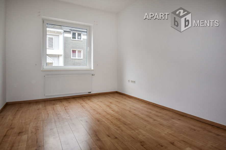 Unmöblierte und verkehrsgünstig gelegene Wohnung mit Einbauküche in Köln-Dellbrück