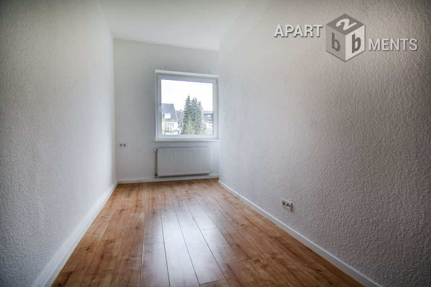 Unfurnished and conveniently located apartment with fitted kitchen in Cologne-Dellbrück