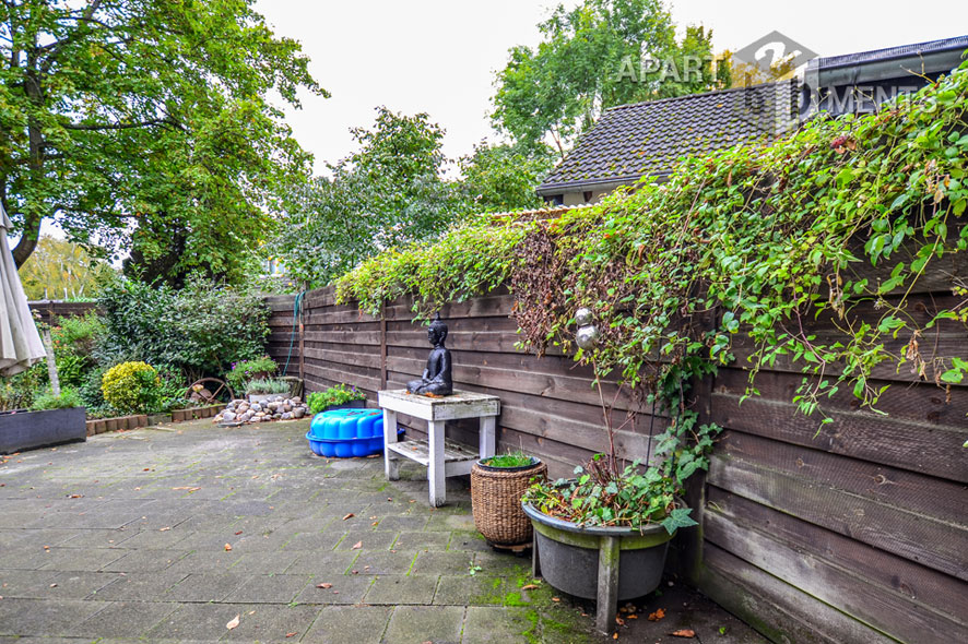 Möblierte Doppel-Bungalow-Hälfte mit Terrasse und Garten in Köln-Raderthal