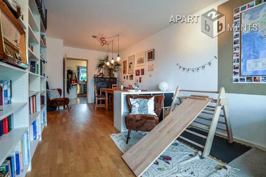 Furnished and spacious apartment with small balcony in Cologne-Sülz
