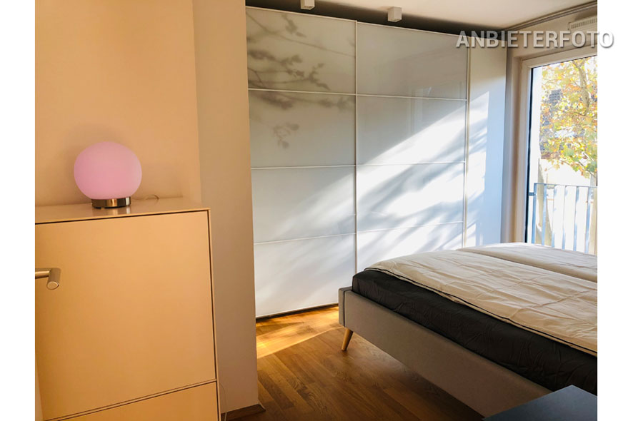 Luxuriously furnished and light-flooded flat with balcony in Cologne-Altstadt-South