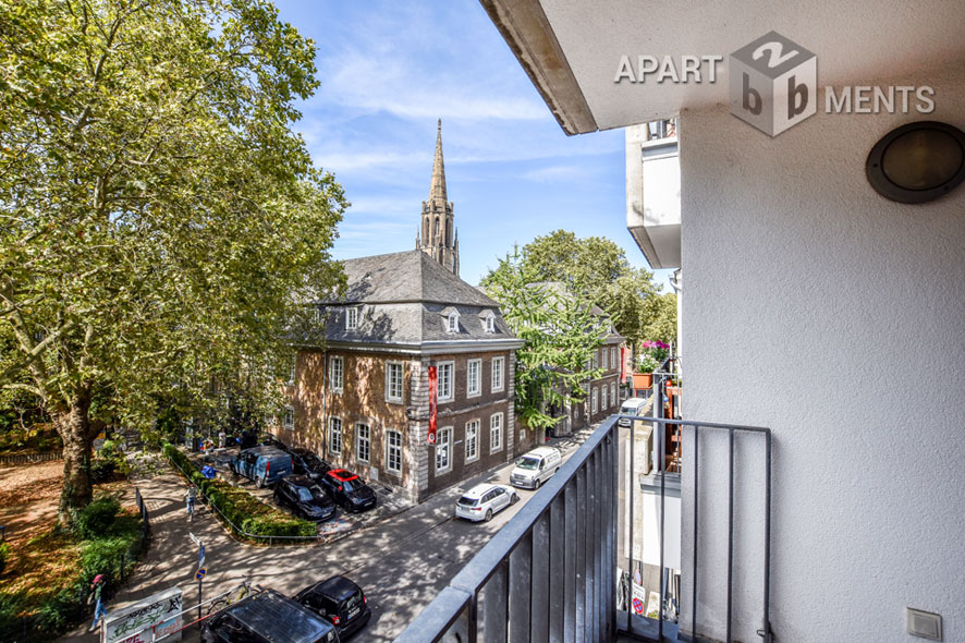Luxuriös möblierte lichtdurchflutete Wohnung mit Balkon in Köln-Altstadt-Süd