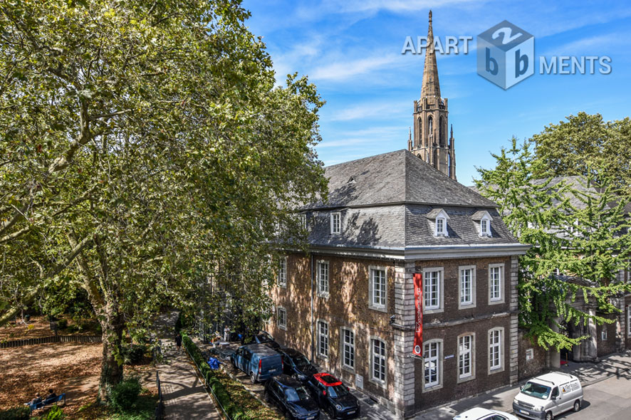 Luxuriös möblierte lichtdurchflutete Wohnung mit Balkon in Köln-Altstadt-Süd