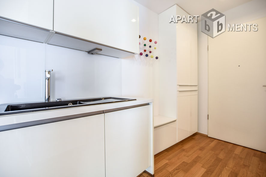 Luxuriös möblierte lichtdurchflutete Wohnung mit Balkon in Köln-Altstadt-Süd