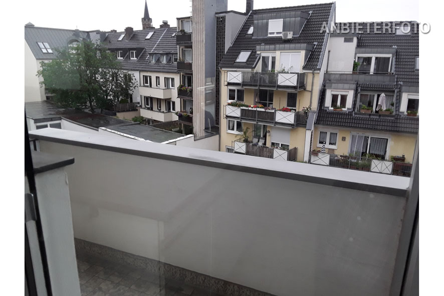 Möblierte Maisonette-Wohnung mit Panorama-Rheinblick und 3 Balkonen in Köln-Deutz