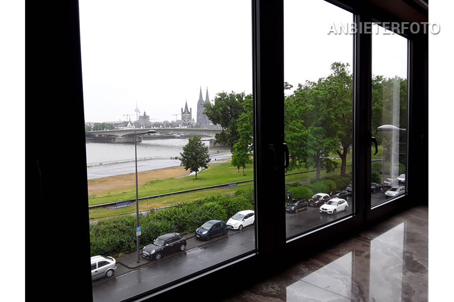 Möblierte Maisonette-Wohnung mit Panorama-Rheinblick und 3 Balkonen in Köln-Deutz