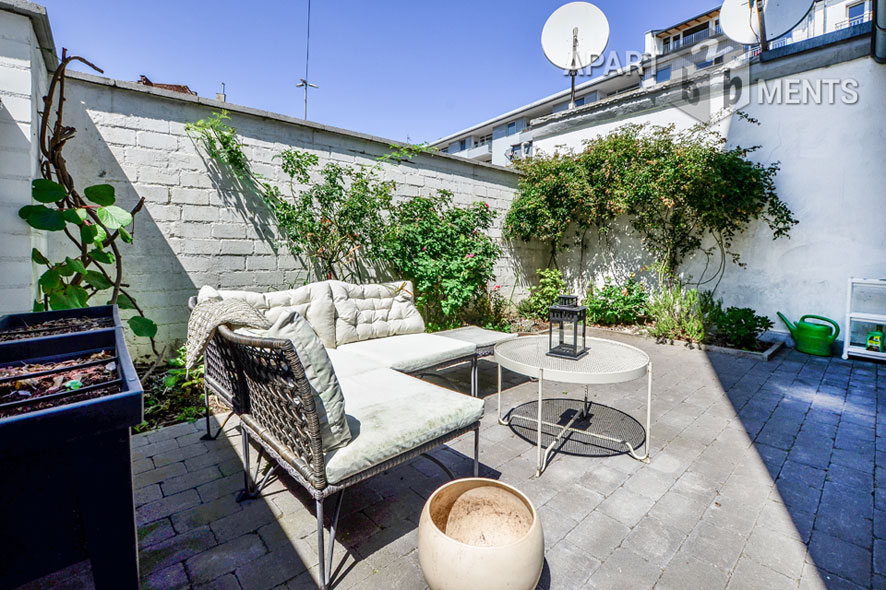 Modern furnished and centrally located apartment with terrace and garden in Cologne-Altstadt-North