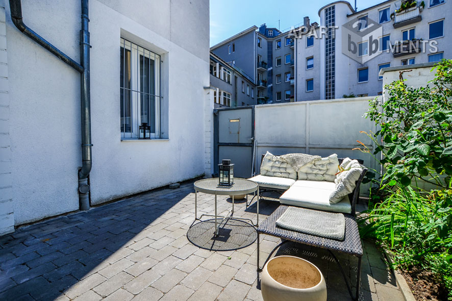 Modern furnished and centrally located apartment with terrace and garden in Cologne-Altstadt-North