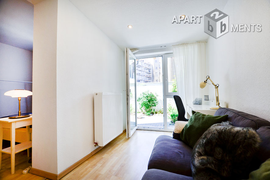 Modern furnished and centrally located apartment with terrace and garden in Cologne-Altstadt-North