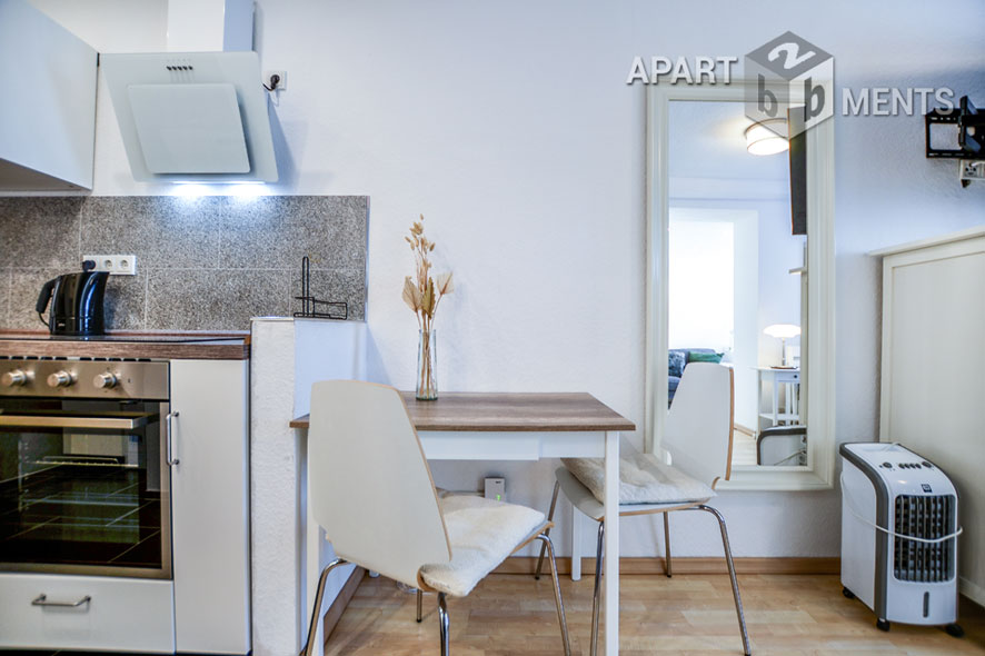 Modern furnished and centrally located apartment with terrace and garden in Cologne-Altstadt-North