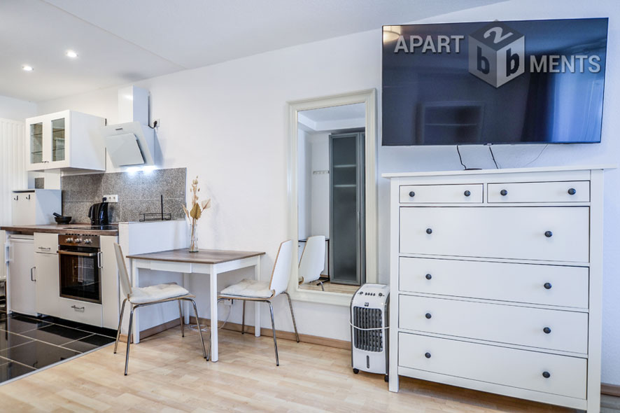 Modern furnished and centrally located apartment with terrace and garden in Cologne-Altstadt-North