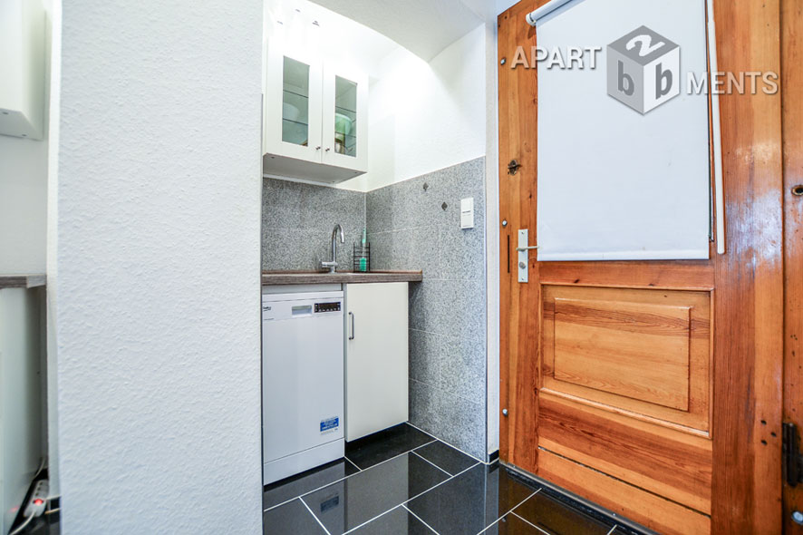 Modern furnished and centrally located apartment with terrace and garden in Cologne-Altstadt-North