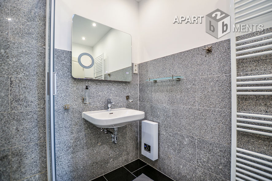 Modern furnished and centrally located apartment with terrace and garden in Cologne-Altstadt-North