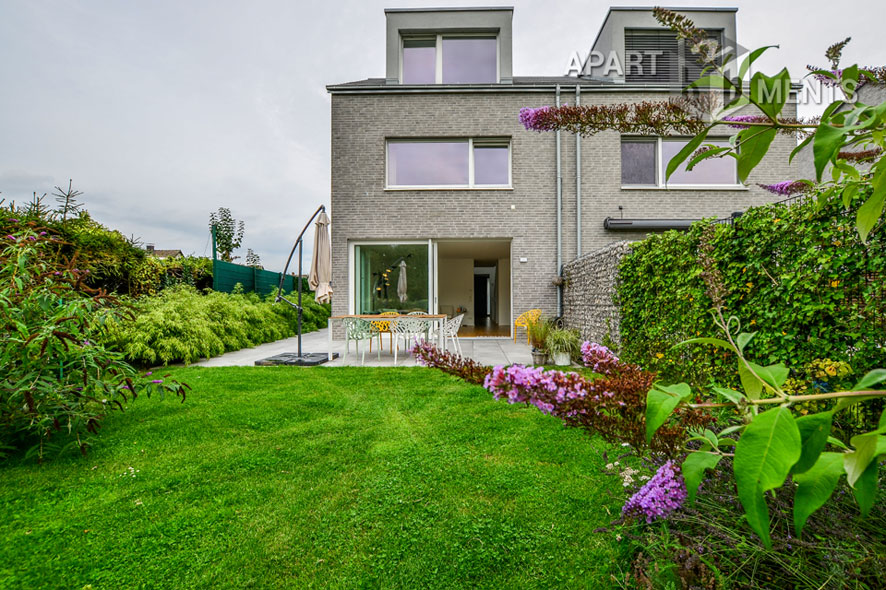 Modern und hochwertig möblierte Doppelhaushälfte in Köln-Rondorf