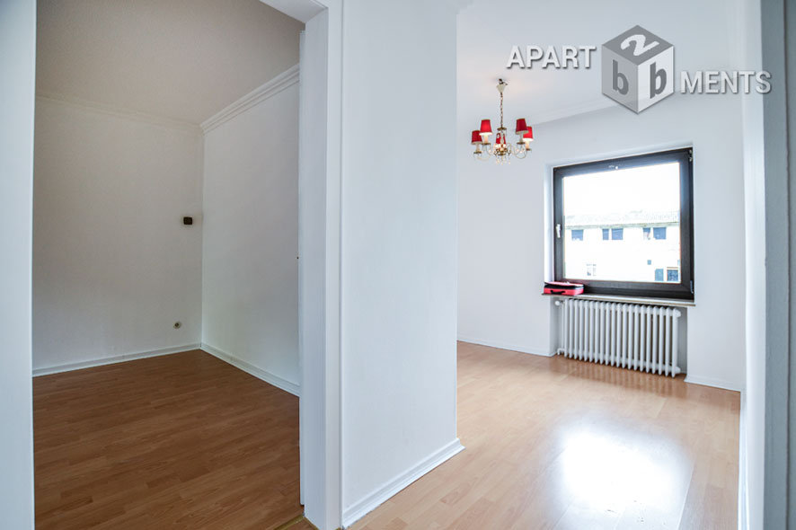 Renovierte 5-Zimmer-Wohnung mit neuer Einbauküche in Köln-Meschenich - Erstbezug nach Sanierung