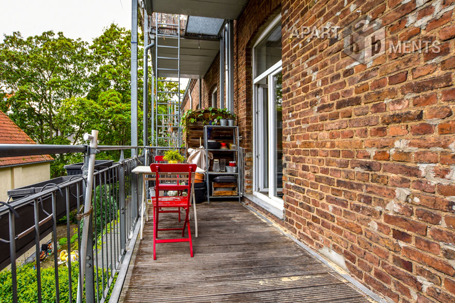 Modern furnished apartment in an historic building with southwest balcony in Cologne-Sülz