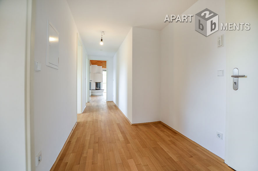 Quietly located refurbished 3-room apartment with 2 bathrooms and 2 balconies in Leverkusen-Hitdorf