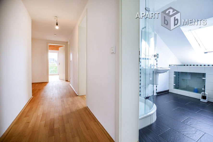 Quietly located refurbished 3-room apartment with 2 bathrooms and 2 balconies in Leverkusen-Hitdorf