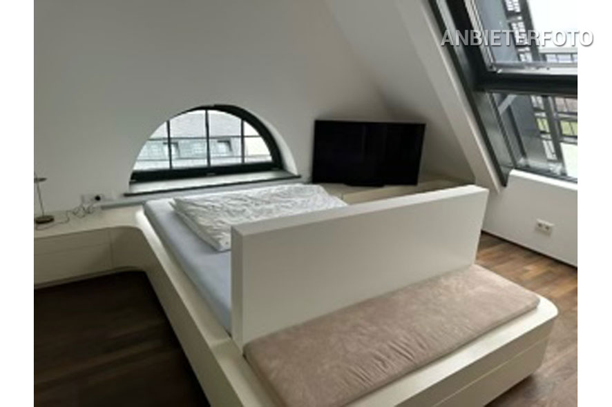Möblierte Luxus-Penthouse-Maisonette am Rhein mit Turm in Köln-Neustadt-Süd