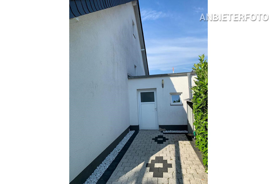Furnished corner terraced house with garden in Cologne-Lindweiler