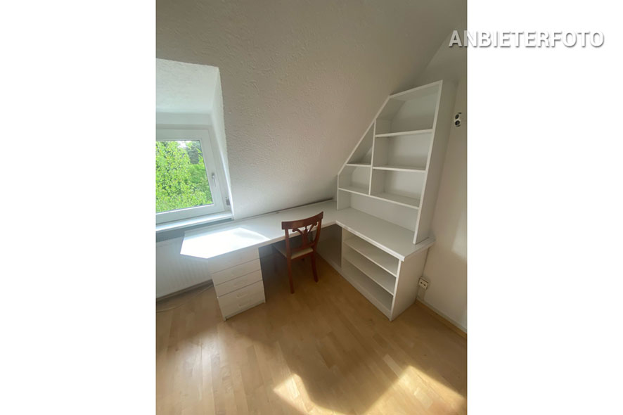Möblierte Wohnung auf 2 Ebenen mit 2 Bädern und 2 Balkonen in Köln-Riehl