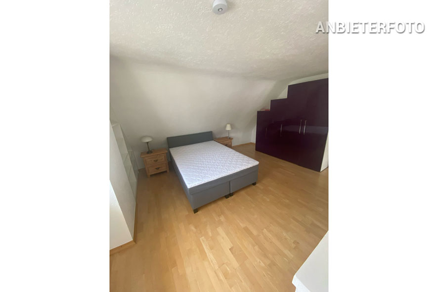 Furnished apartment on 2 levels with 2 bathrooms and 2 balconies in Cologne-Riehl