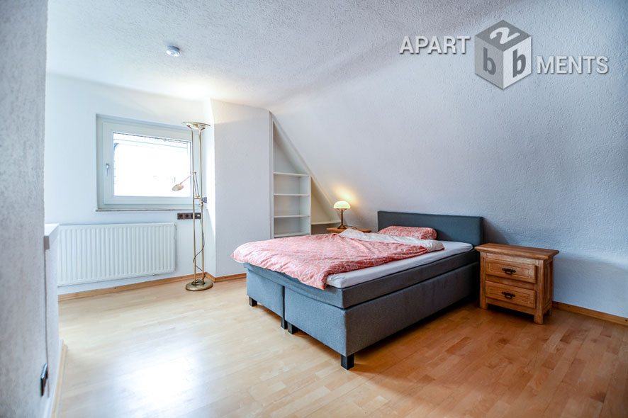 Möblierte Wohnung auf 2 Ebenen mit 2 Bädern und 2 Balkonen in Köln-Riehl