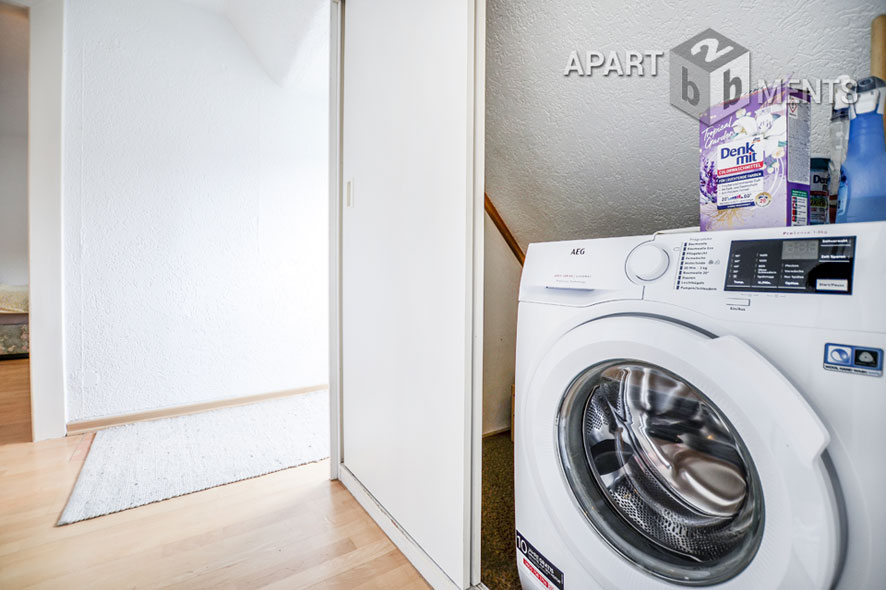 Möblierte Wohnung auf 2 Ebenen mit 2 Bädern und 2 Balkonen in Köln-Riehl