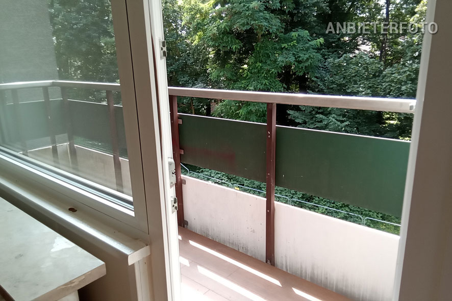 Refurbished 3-room apartment with new high-quality fitted kitchen and 2 balconies in Cologne-Weiden