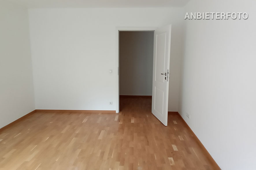 Refurbished 3-room apartment with new high-quality fitted kitchen and 2 balconies in Cologne-Weiden