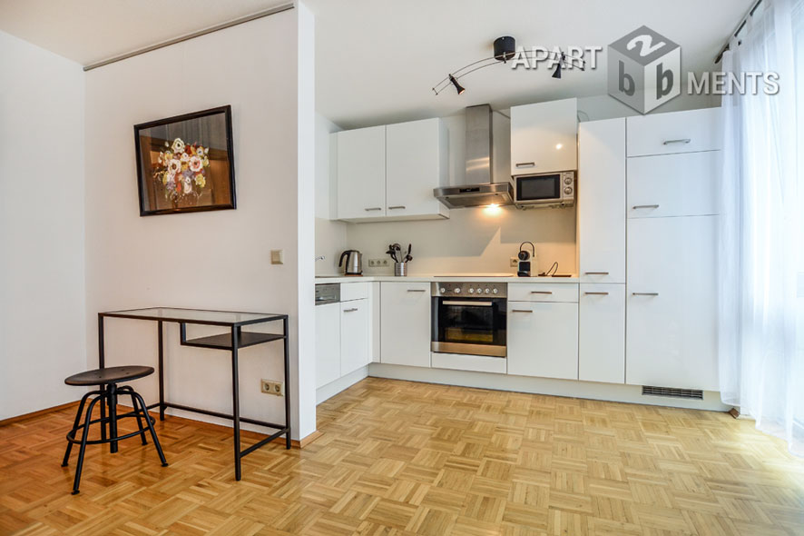 Furnished city apartment with balcony in Cologne-Altstadt-Nord-Friesenviertel