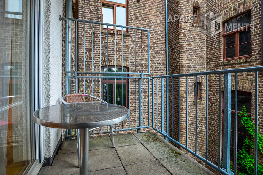 Furnished city apartment with balcony in Cologne-Altstadt-Nord-Friesenviertel