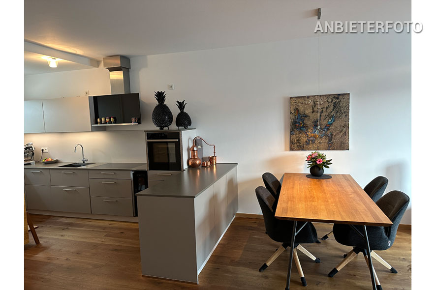 Modern möblierte Wohnung in außergewöhnlicher Wohnanlage in Köln-Altstadt-Nord