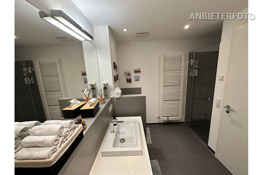 Modern möblierte Wohnung in außergewöhnlicher Wohnanlage in Köln-Altstadt-Nord