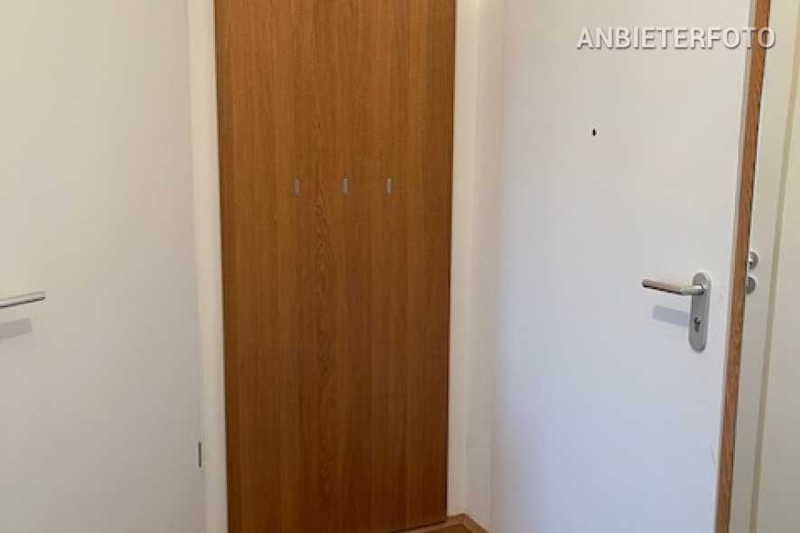 Exklusiv möblierte Wohnung mit Balkon und Tiefgaragenstellplatz in Hürth